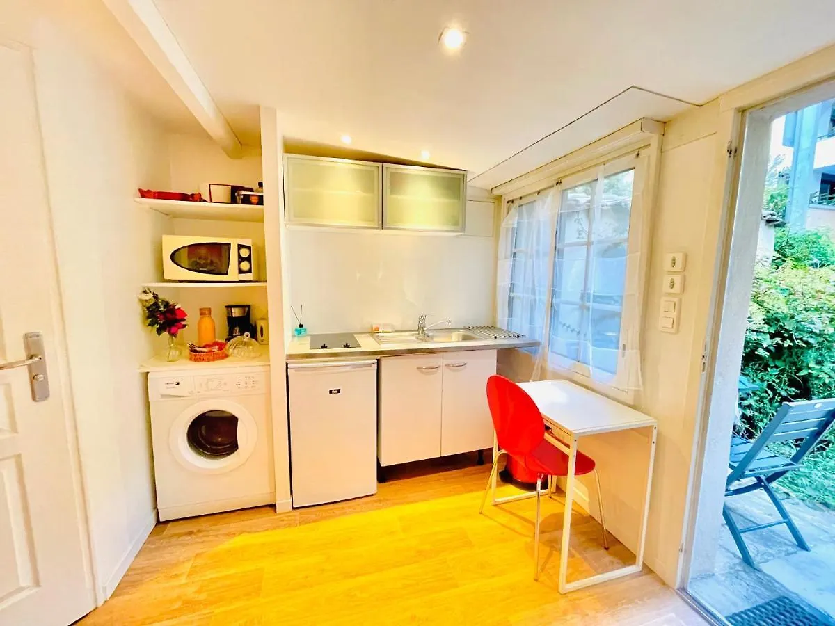 La Petite Maison Dans La Croix Rousse Lyon 0*,  France